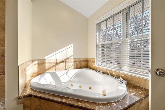 20127 W Ballantyne Court, Grosse Pointe Woods, MI 48236