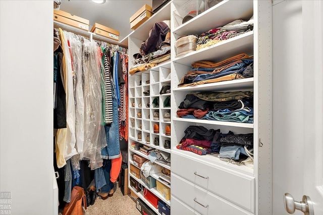 20127 W Ballantyne Court, Grosse Pointe Woods, MI 48236