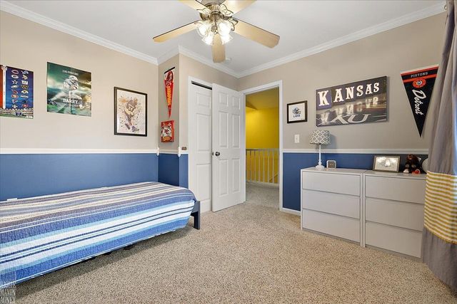 20127 W Ballantyne Court, Grosse Pointe Woods, MI 48236