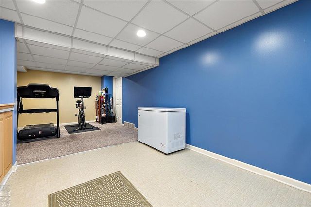 20127 W Ballantyne Court, Grosse Pointe Woods, MI 48236