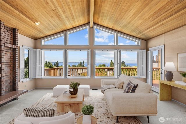 809 Spruce Place, Edmonds, WA 98020