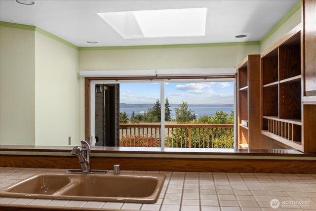 809 Spruce Place, Edmonds, WA 98020