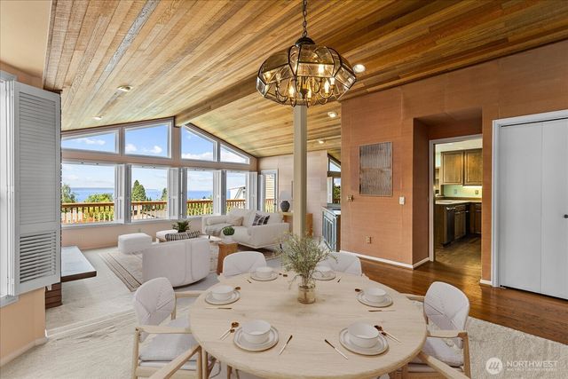 809 Spruce Place, Edmonds, WA 98020