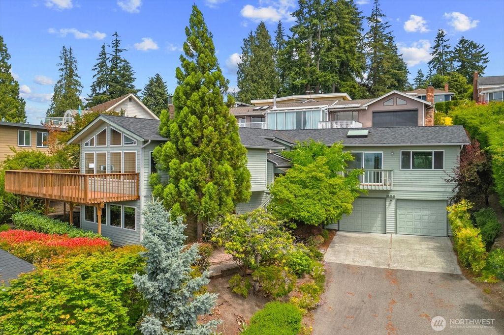 809 Spruce Place, Edmonds, WA 98020