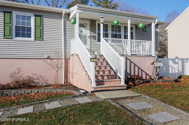 201 Morningside Street, Toms River, NJ 08757