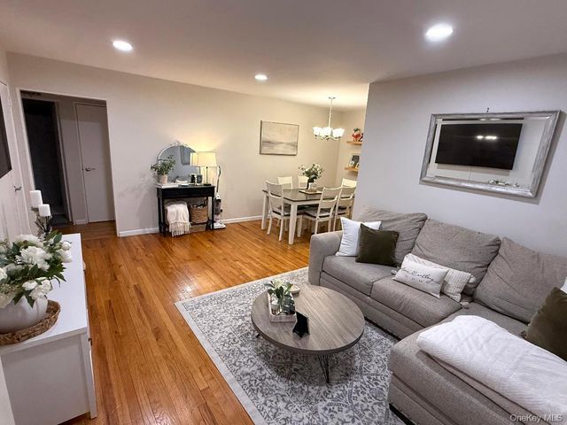 200-10 17th Avenue 2-89, Whitestone, NY 11360