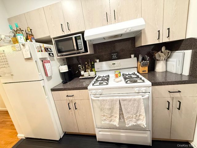 200-10 17th Avenue 2-89, Whitestone, NY 11360