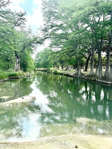 1189 CR 350, Concan, TX 78838