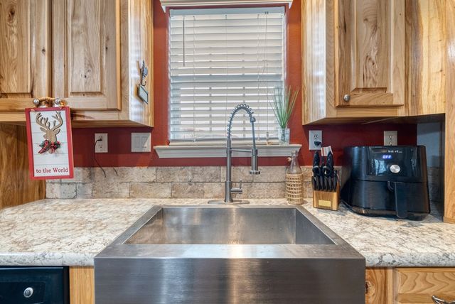 1189 CR 350, Concan, TX 78838