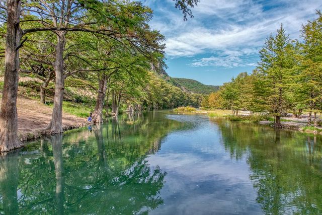 1189 CR 350, Concan, TX 78838