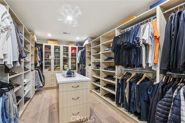 6850 Longridge, North Hollywood (los Angeles), CA 91605