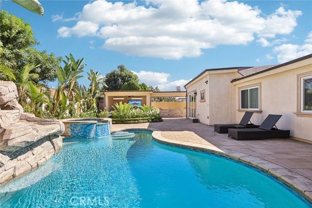 6850 Longridge, North Hollywood (los Angeles), CA 91605