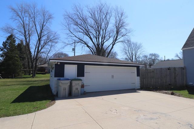 5228 9th STREET, Milwaukee, WI 53221