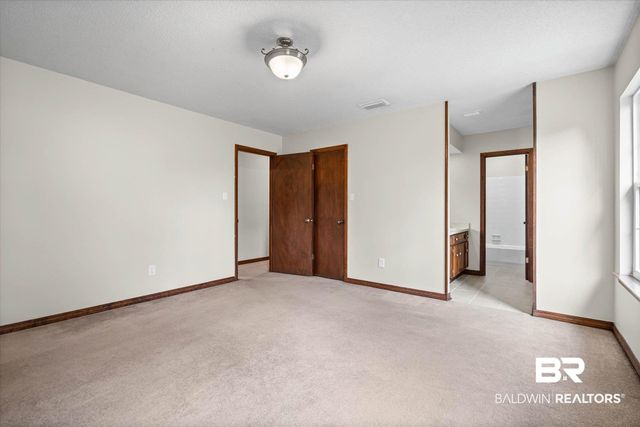 7020 S Woodlea Drive, Mobile, AL 36695