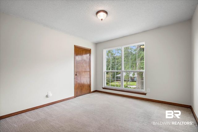 7020 S Woodlea Drive, Mobile, AL 36695