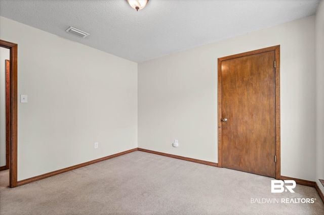 7020 S Woodlea Drive, Mobile, AL 36695
