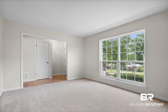 7020 S Woodlea Drive, Mobile, AL 36695