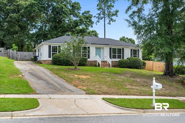 7020 S Woodlea Drive, Mobile, AL 36695