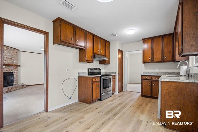 7020 S Woodlea Drive, Mobile, AL 36695