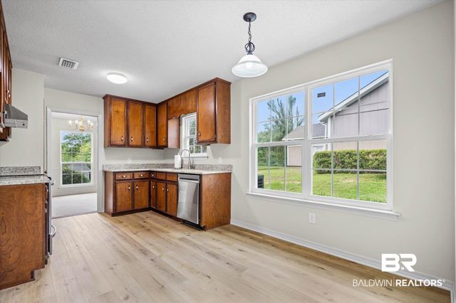 7020 S Woodlea Drive, Mobile, AL 36695