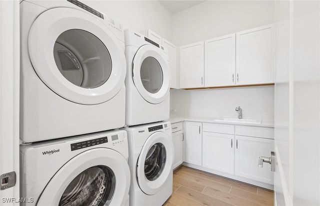 1961 Don Benito WAY, Naples, FL 34120