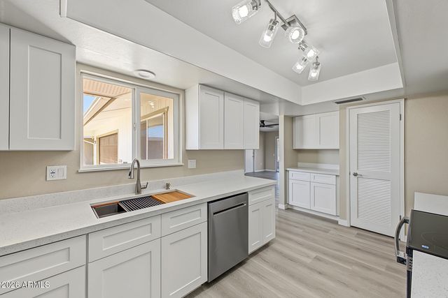 11070 W PLEASANT VALLEY Road W, Sun City, AZ 85351