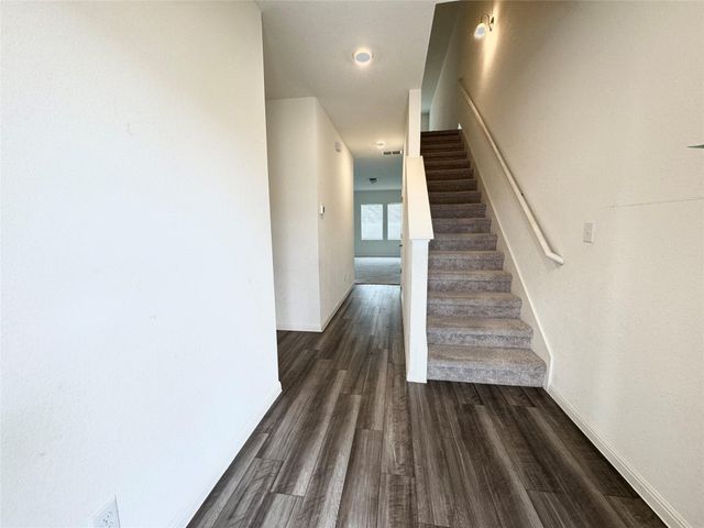 102 Gemsbok DR, Hutto, TX 78634