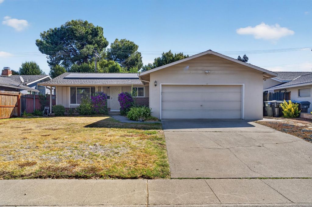 3543 Mignon St, Sacramento, CA 95826