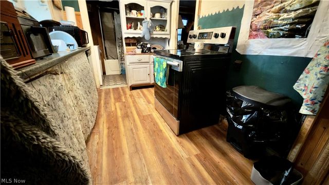 143 S Point Drive, Avon Lake, OH 44012