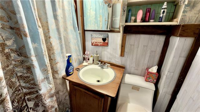 143 S Point Drive, Avon Lake, OH 44012