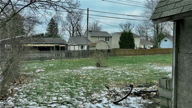 143 S Point Drive, Avon Lake, OH 44012