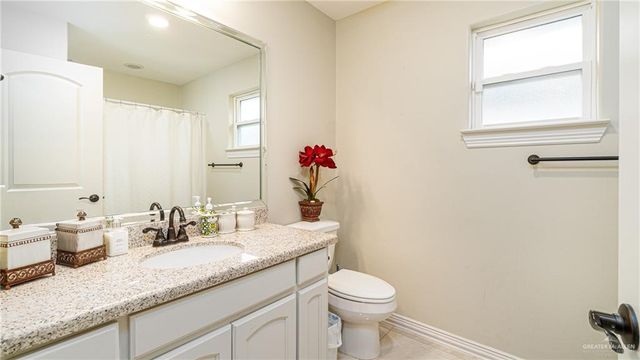 1900 Ozark Avenue, Mcallen, TX 78504