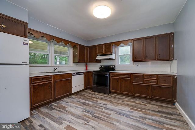 1034 BUTTER LN, Reading, PA 19606