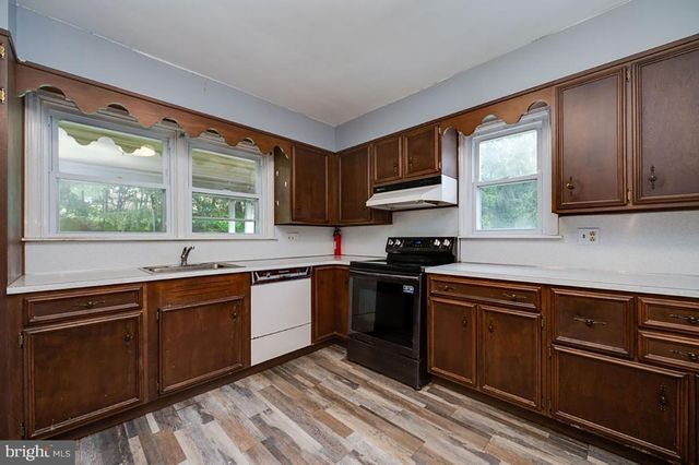 1034 BUTTER LN, Reading, PA 19606