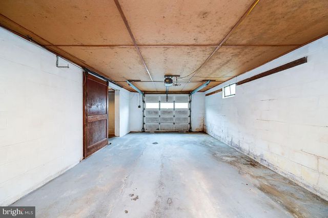1034 BUTTER LN, Reading, PA 19606