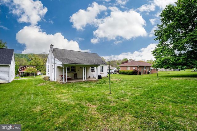 1034 BUTTER LN, Reading, PA 19606