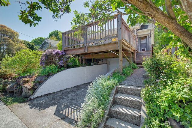 6827 36th Avenue NE, Seattle, WA 98115