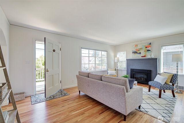 6827 36th Avenue NE, Seattle, WA 98115