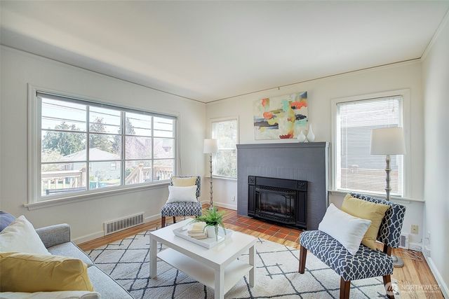 6827 36th Avenue NE, Seattle, WA 98115