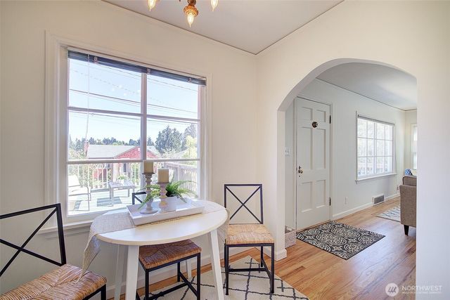 6827 36th Avenue NE, Seattle, WA 98115