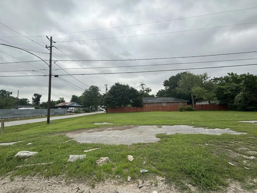 3518 E Lockwood Drive, Houston, TX 77026