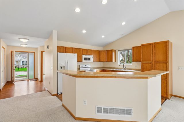 6030 Pinewood Court, Johnston, IA 50131