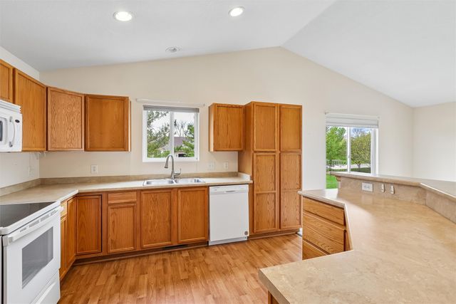 6030 Pinewood Court, Johnston, IA 50131