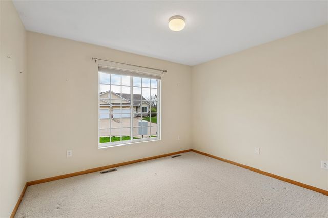 6030 Pinewood Court, Johnston, IA 50131