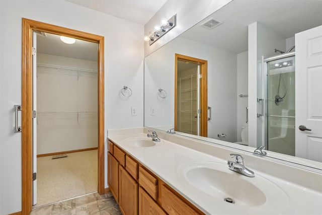 6030 Pinewood Court, Johnston, IA 50131