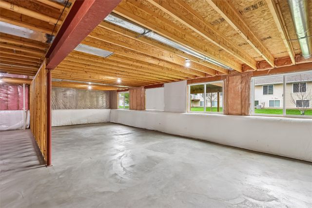 6030 Pinewood Court, Johnston, IA 50131