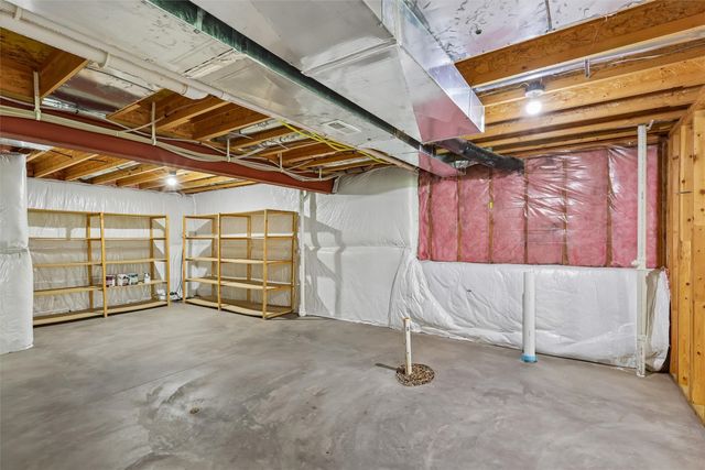 6030 Pinewood Court, Johnston, IA 50131