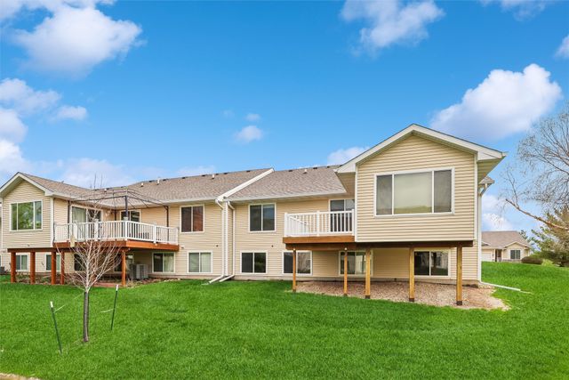 6030 Pinewood Court, Johnston, IA 50131