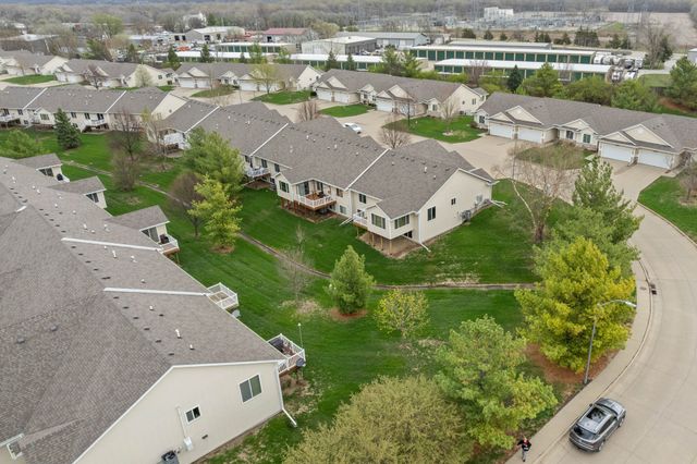 6030 Pinewood Court, Johnston, IA 50131