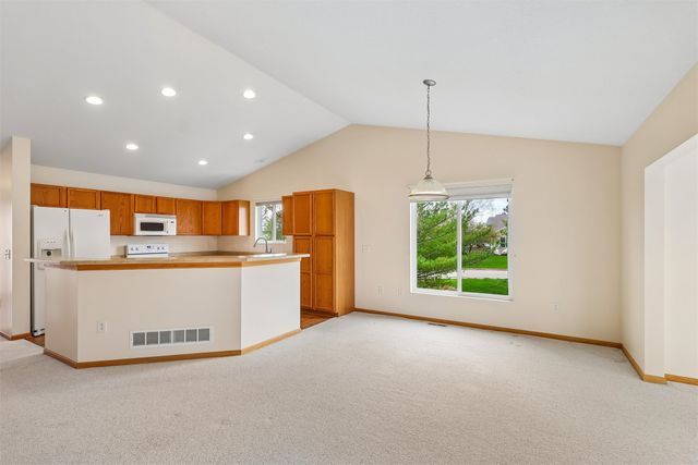 6030 Pinewood Court, Johnston, IA 50131